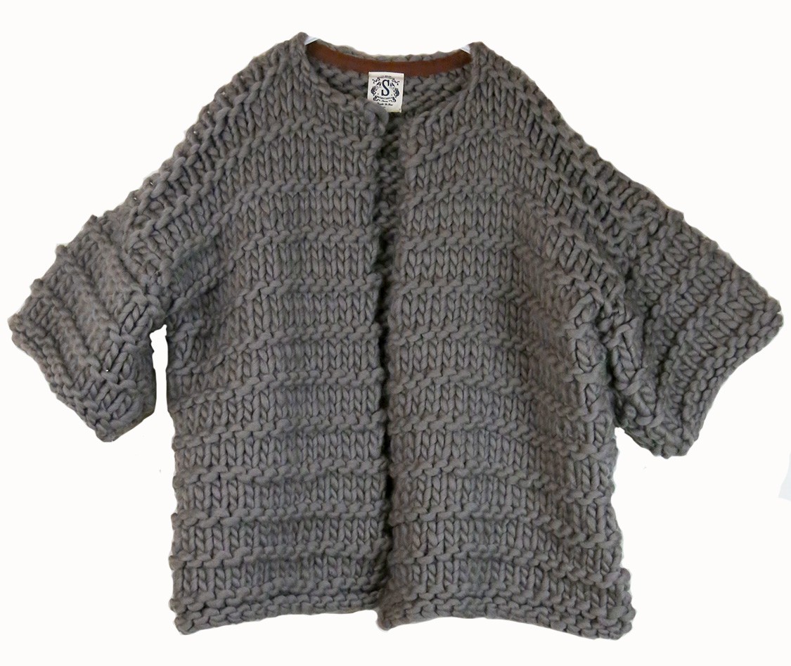 shop .  Maglie: Maglia Soho de Luxe fatta a mano in 80% lana e 20% poliammide, senza chiusura, tipo giacca, colore grigio chiaro. number 745