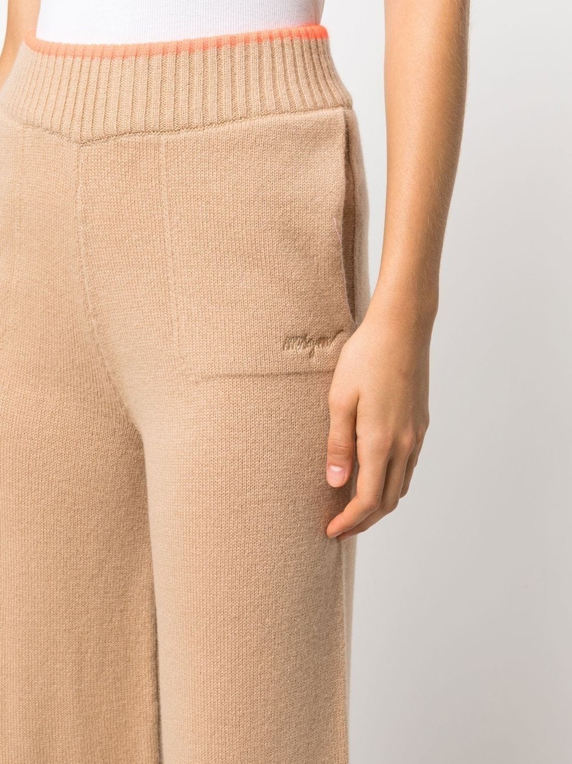 shop MSGM  Pantaloni: Pantaloni MSGM, modello corto, in lana e cashmere, tasche laterali, gamba larga, dettaglio fluo in vita, elastico in vita.

Composizione: 70% lana, 30% cashmere. number 2445